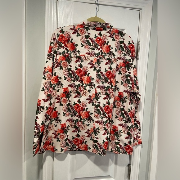 NWOT Potpourri Size 1X Rose Floral Print Button Down Denim Shacket Top Pockets - Picture 9 of 12